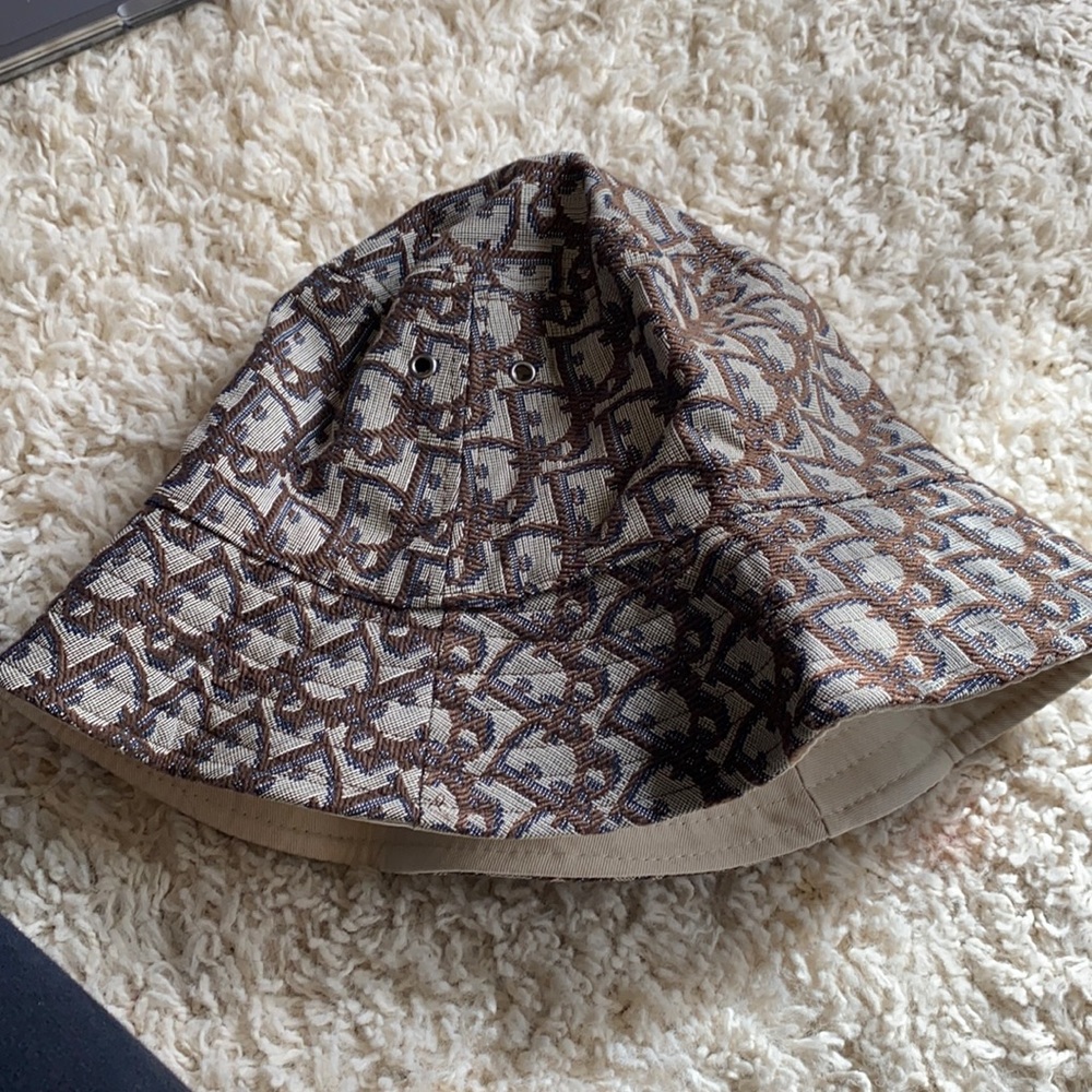 bucket hat